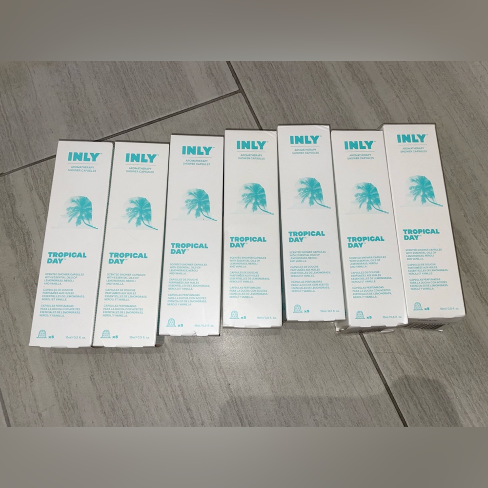 Moen Inly Aromatherapy Shower Capsule